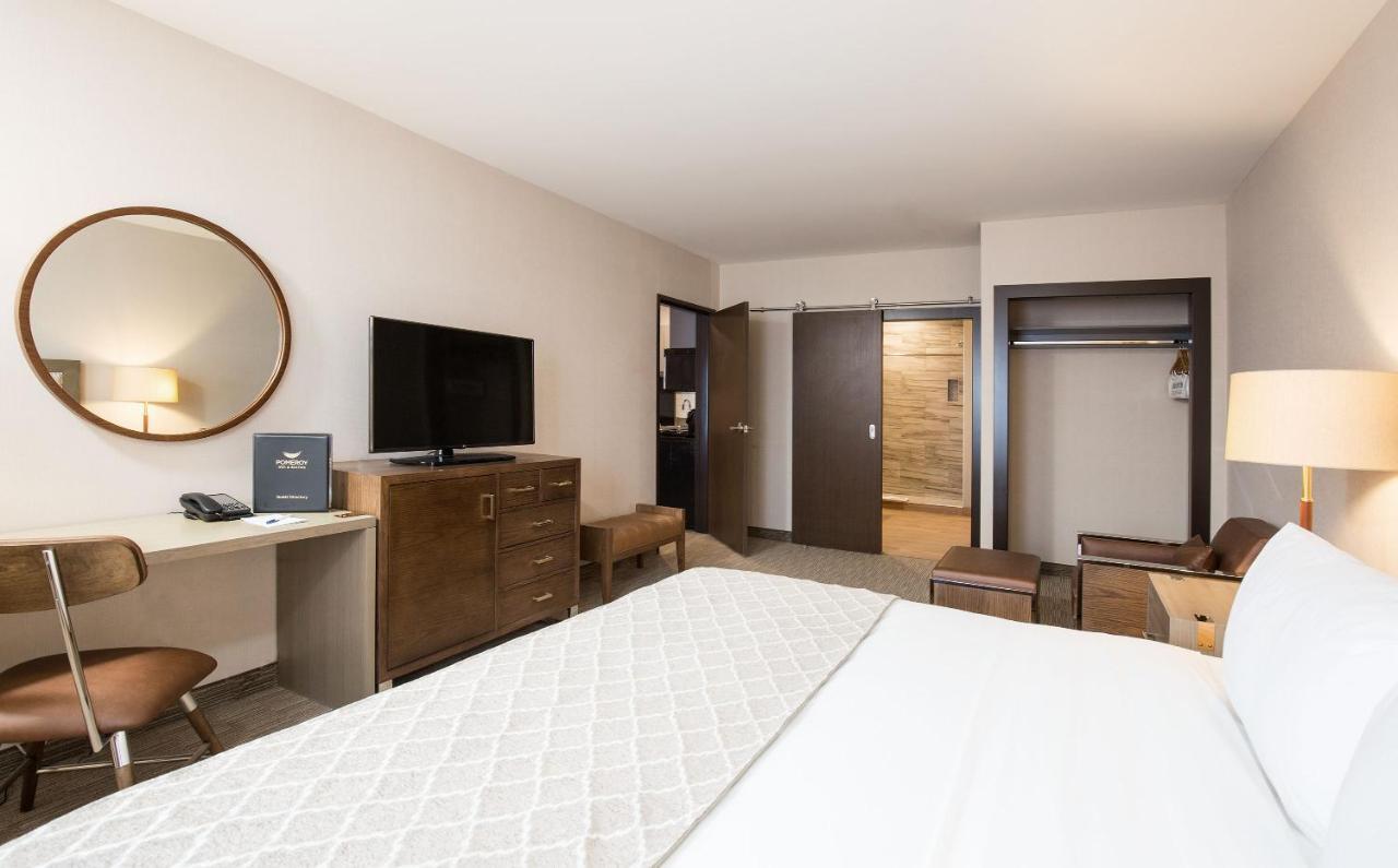 Pomeroy Inn & Suites Принс-Джордж Экстерьер фото
